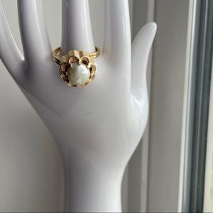 Sarah Cov signed faux pearl gold tone etched band ring. Size 7 adjustable. Used.